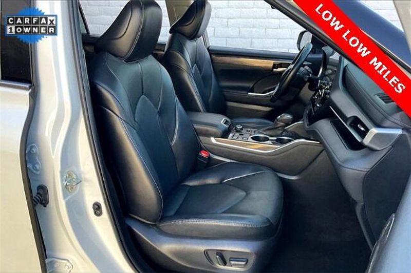 Used 2023 Toyota Highlander LimitedImage 6