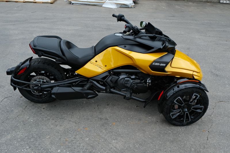 NEW 2026 CAN-AM SPYDER F3S Image 2