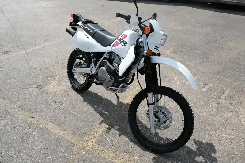 NEW 2025 HONDA XR650L WHITE Image 1
