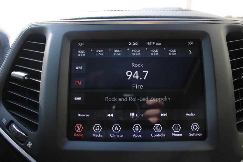 2022 Jeep Cherokee Latitude Lux photo 14
