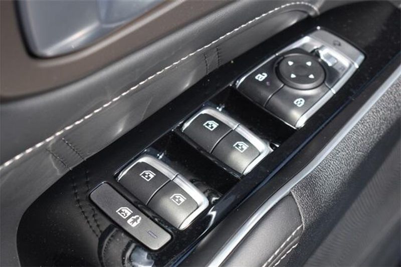 New 2025 Kia Sorento SXImage 21