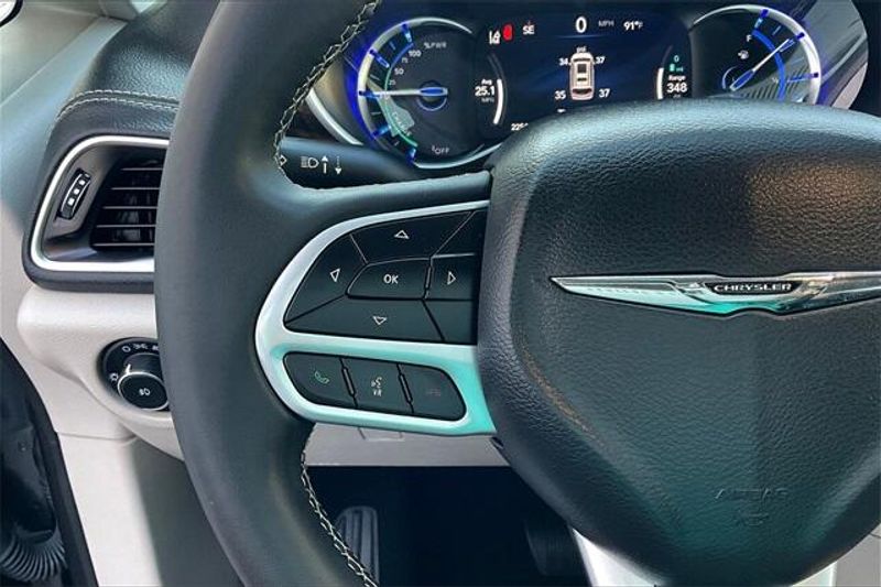 2023 Chrysler Pacifica Hybrid LimitedImage 18