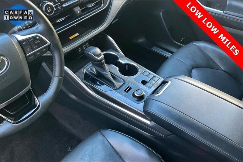 Used 2023 Toyota Highlander LimitedImage 17