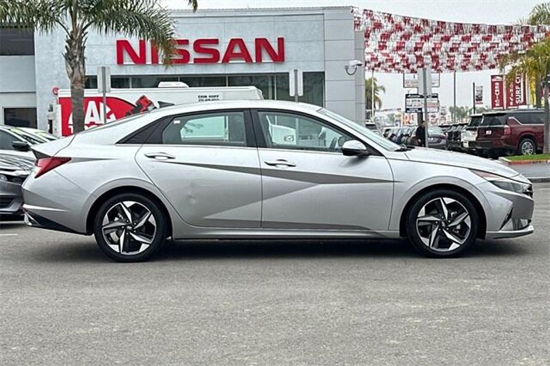 2021 Hyundai Elantra SELImage 3
