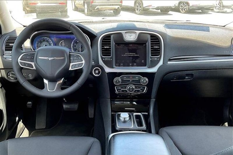 2023 Chrysler 300 TouringImage 15
