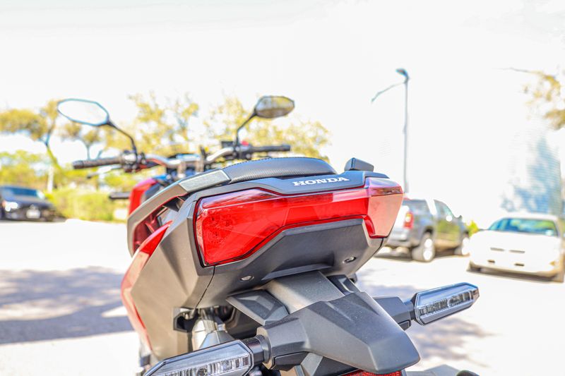 USED 2022 HONDA ADV 150 Image 2
