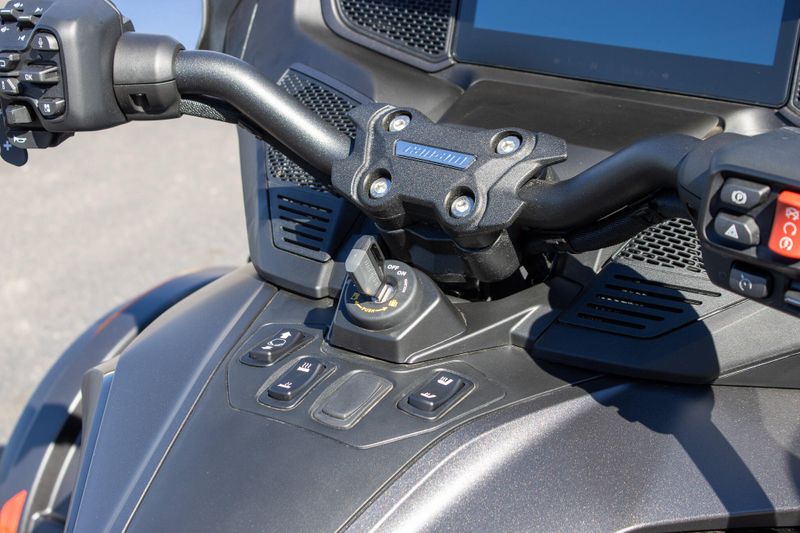 NEW 2026 CAN-AM SPYDER RT LIMITED Image 14