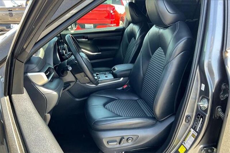 Used 2023 Toyota Highlander XSEImage 24