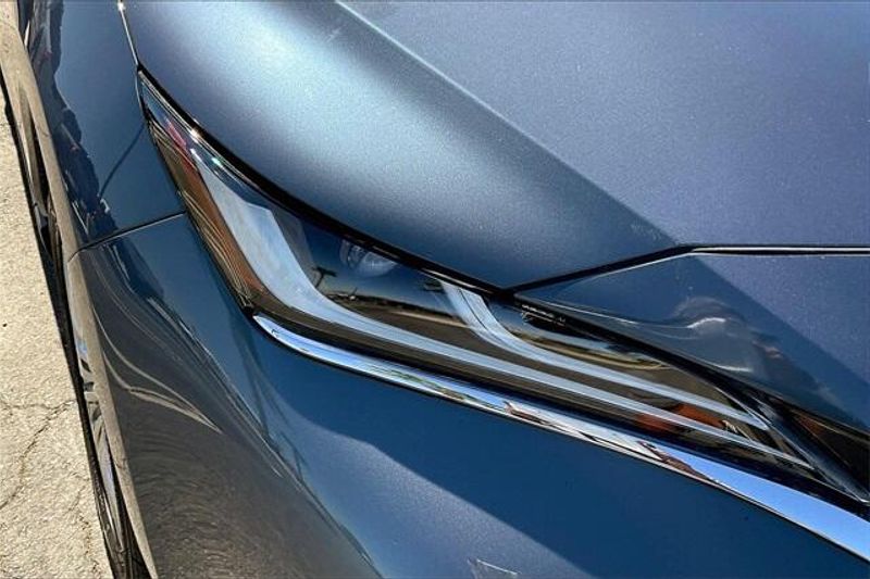 Used 2022 Toyota Venza LimitedImage 27