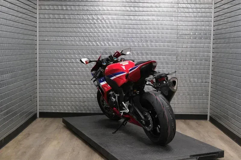 NEW 2026 HONDA CBR1000RRR FIREBLADE SP Image 5