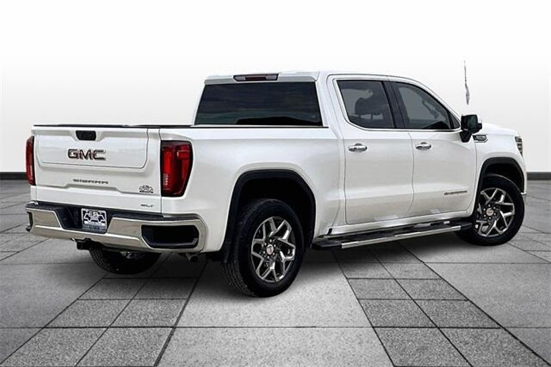 2022 GMC Sierra 1500 SLTImage 13