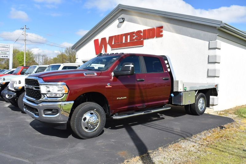 2024 RAM 3500 Chassis Cab SLTImage 1