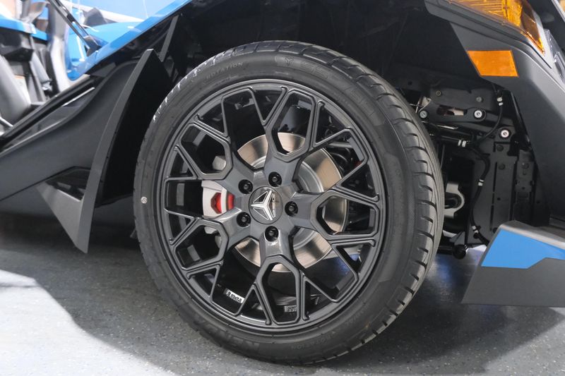 NEW 2026 POLARIS SLINGSHOT SL AUTODRIVE Image 5