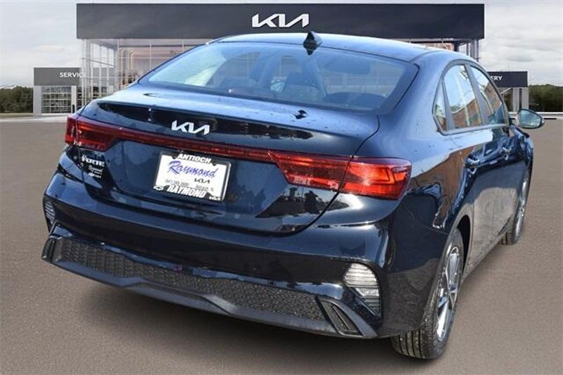 2024 Kia Forte LXSImage 3