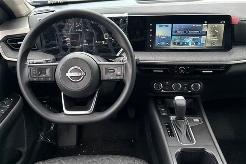 New 2025 Nissan Kicks SVImage 11