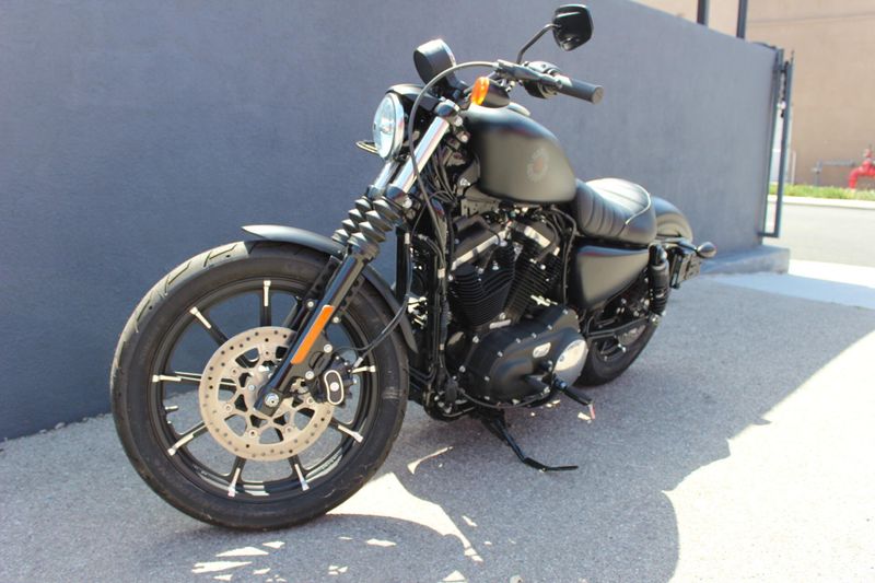 2022 Harley-Davidson Sportster Iron 883 Image 4