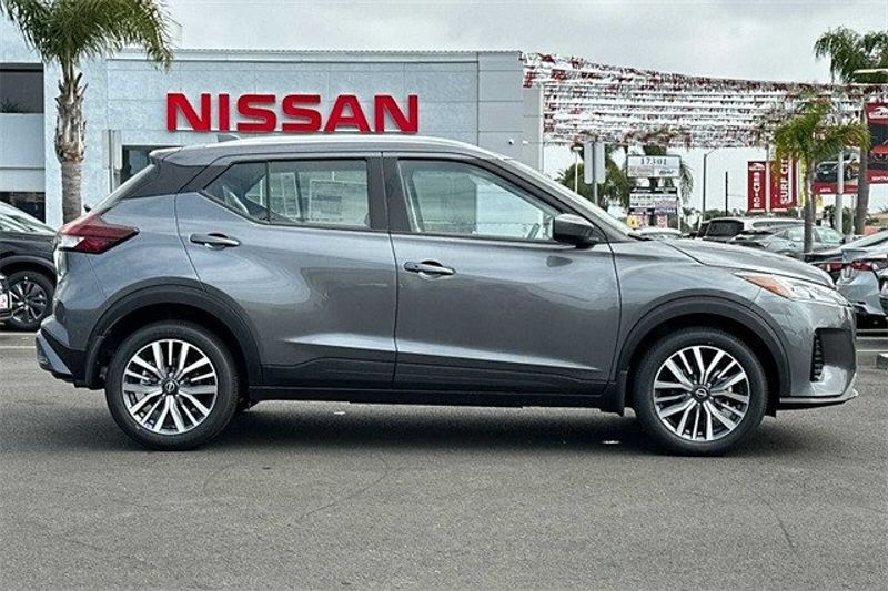 2024 Nissan Kicks SVImage 2