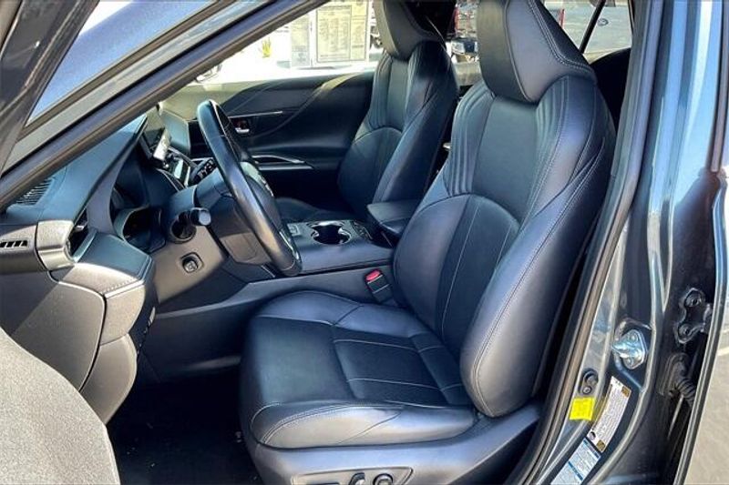 Used 2022 Toyota Venza LimitedImage 24