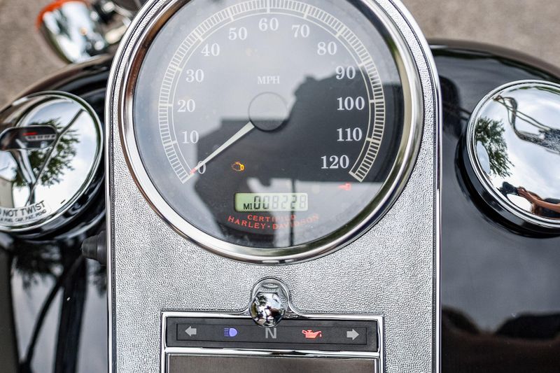 2004 HARLEY SOFTAIL STANDARD  BLACK Image 6