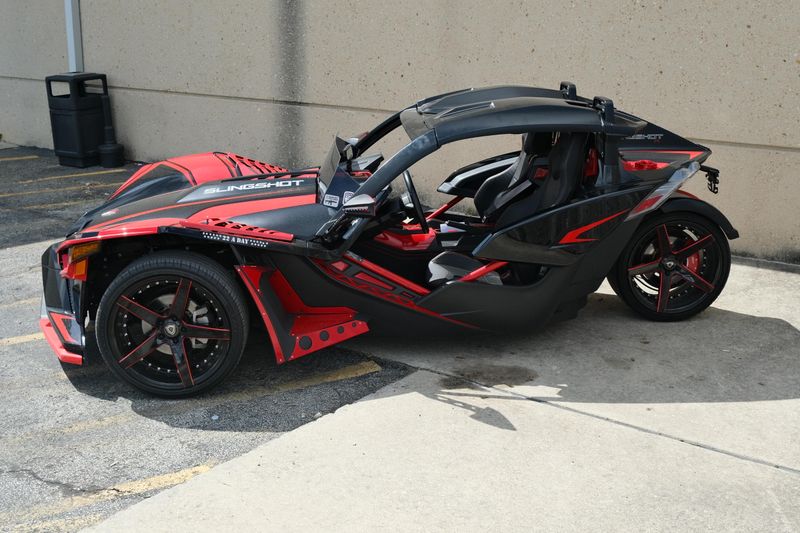 2020 Polaris SLINGSHOT R BLACK AND RED Image 5