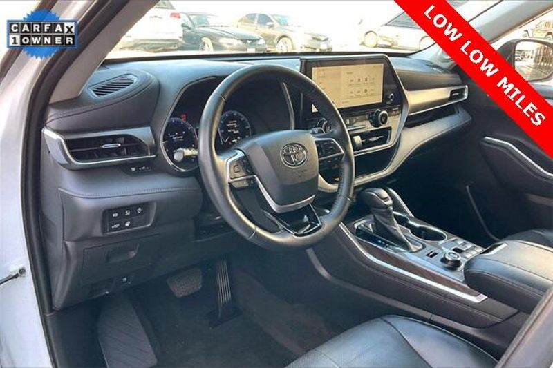 Used 2023 Toyota Highlander LimitedImage 14