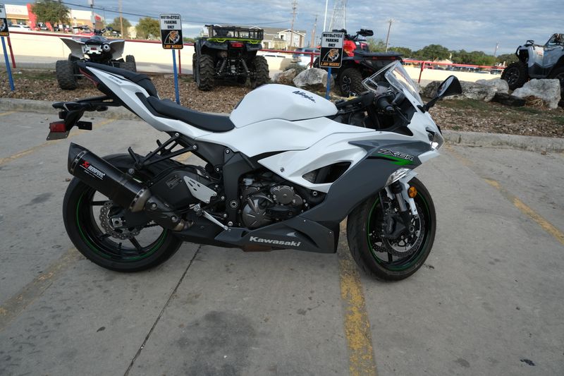 2021 Kawasaki NINJA ZX6R PEARL CRYSTAL WHITEImage 2