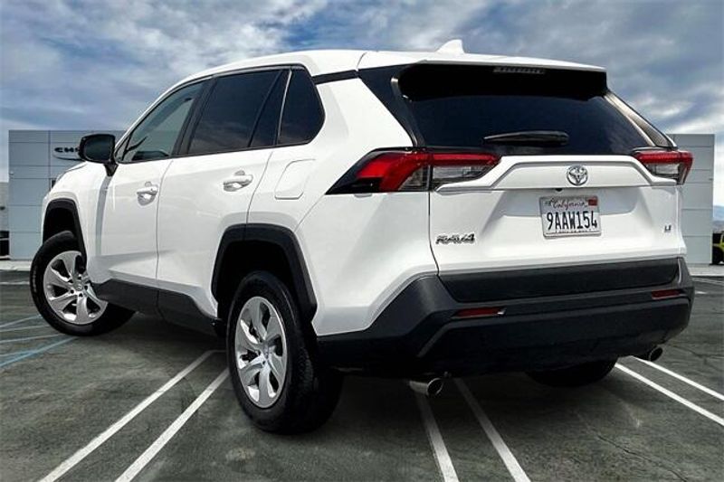 2022 Toyota RAV4 LEImage 10