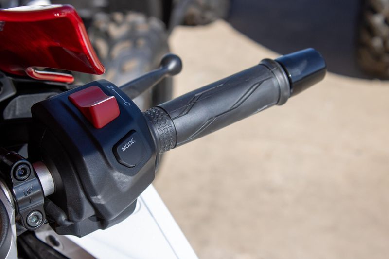 NEW 2026 YAMAHA YZFR7 70TH ANNIVERSARY EDITION Image 17