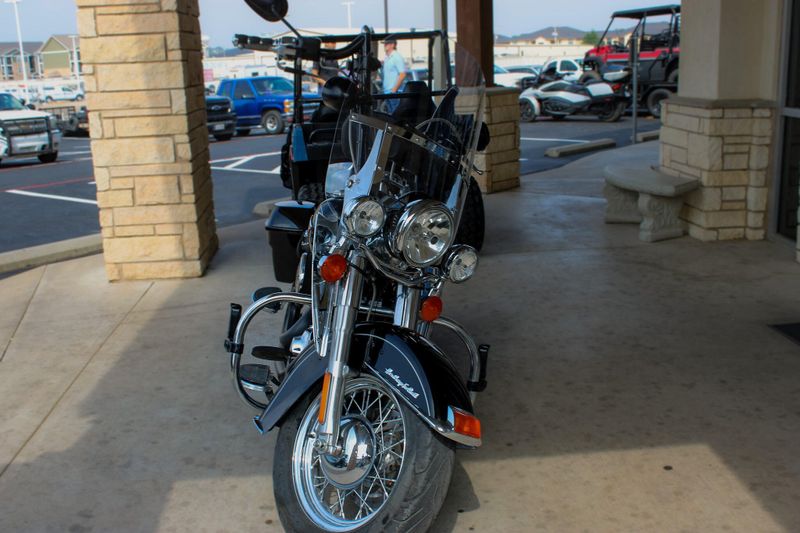2013 HARLEY HERITAGE SOFTAIL BLACK Image 2