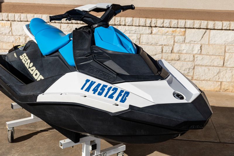 2019 SEADOO PW SPARK 2UP 900 WGB 19  in a BLU / WHT exterior color. Family PowerSports (877) 886-1997 familypowersports.com 