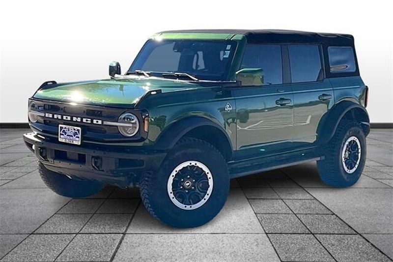 2022 Ford Bronco Outer BanksImage 2