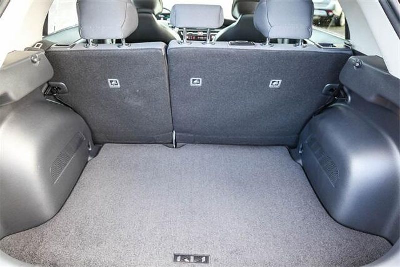 2025 Kia Niro LXImage 24