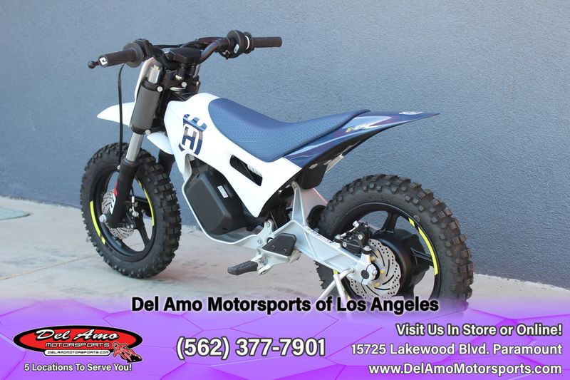 2024 HUSQVARNA EE 2  in a WHITE exterior color. Del Amo Motorsports of Los Angeles (562) 262-9181 delamomotorsports.com 