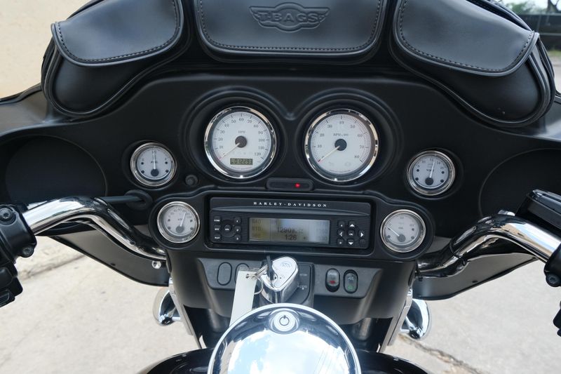 2011 HARLEY STREET GLIDE PURPLE Image 19