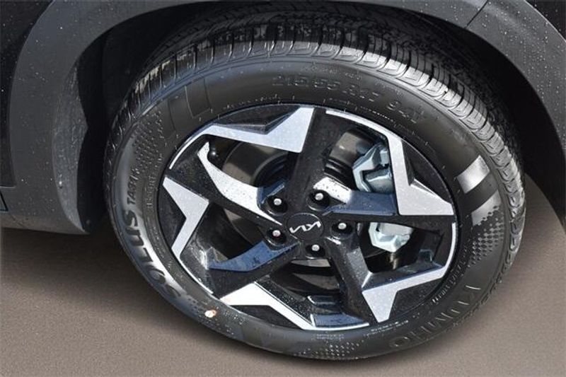 2025 Kia Seltos EXImage 11