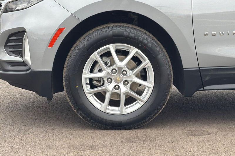 Used 2024 Chevrolet Equinox LTImage 24