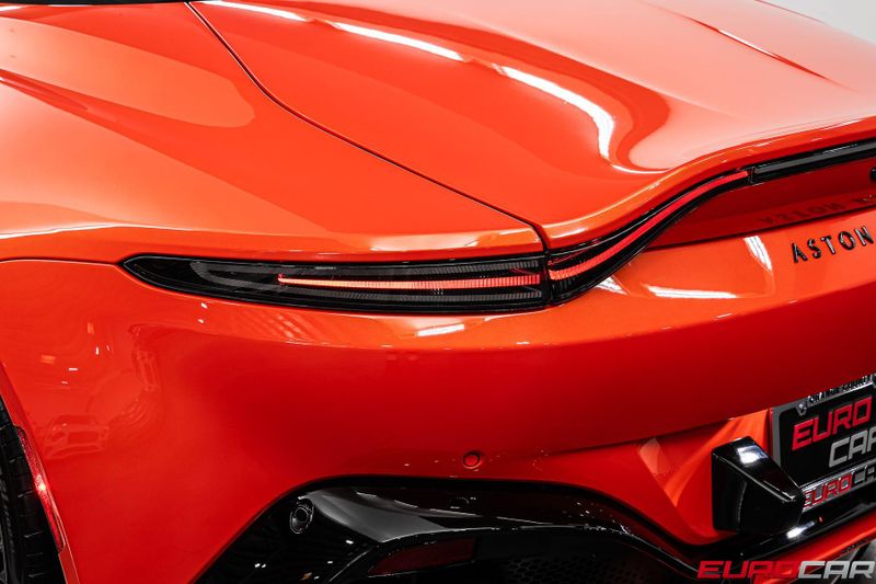 2022 Aston Martin Vantage Roadster *SPECIAL FACTORY PAINT * IMMACULATE CONDITION*Image 22