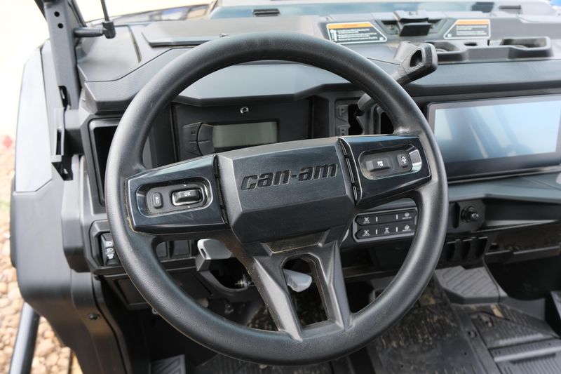 NEW 2026 CAN-AM DEFENDER MAX XT HD11 WITH 1025 INCH TOUCHSCREEN Image 15