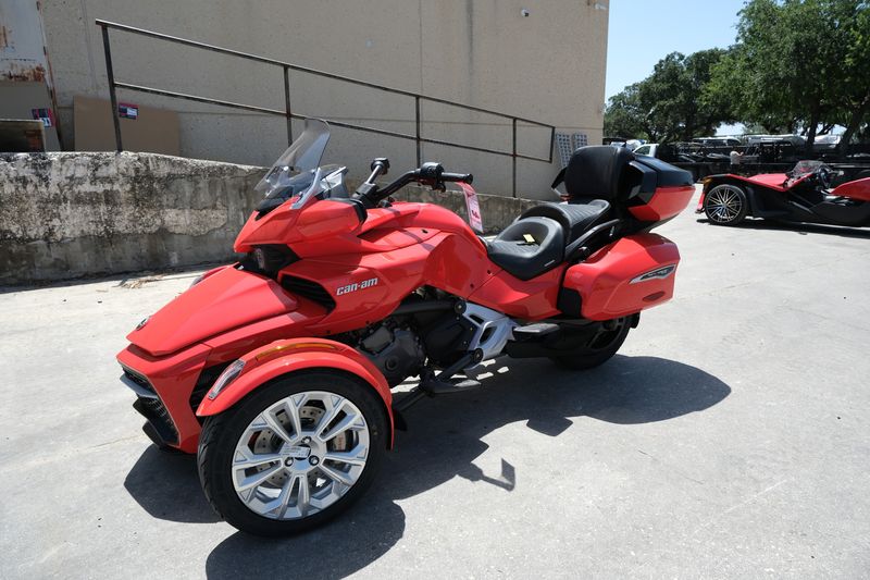 2024 Can-Am SPYDER F3 LIMITED PLASMA REDImage 1