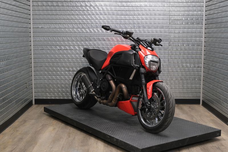 USED 2015 DUCATI DIAVEL Image 1