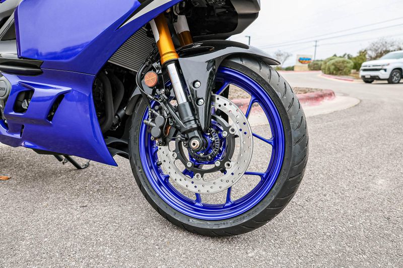 2025 Yamaha YZFR3 ABS TEAM BLUE Image 3