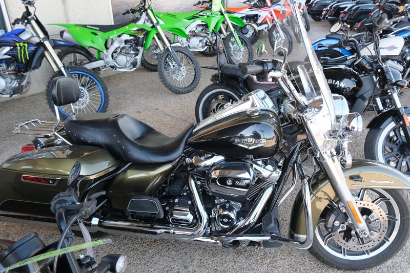 USED 2018 HARLEY ROAD KING Image 2