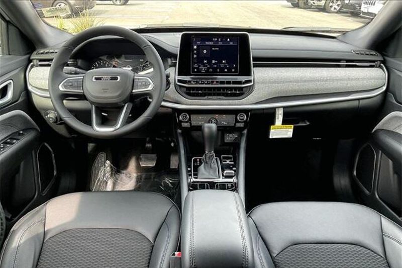 2025 Jeep Compass Latitude 4x4Image 4