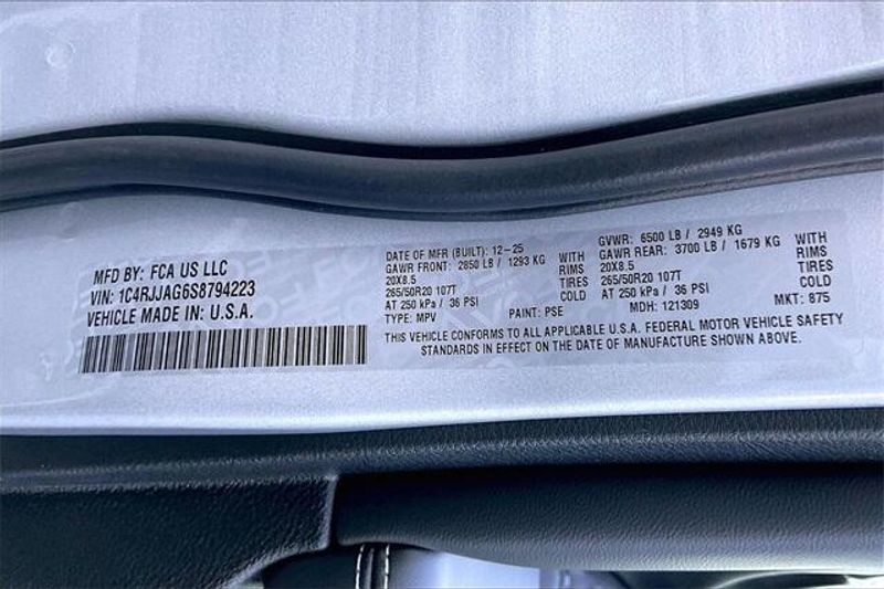 New 2025 Jeep Grand Cherokee L Altitude 4x2Image 15