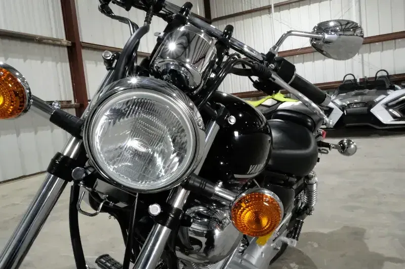 2025 Yamaha V STAR 250 RAVEN Image 17
