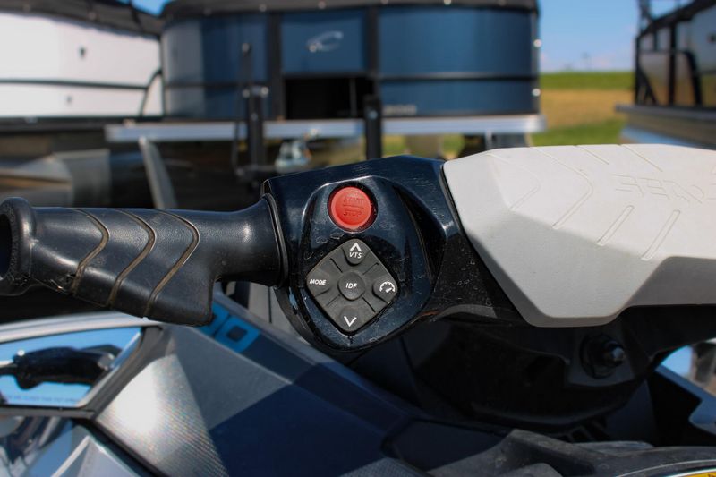 2021 SEADOO GTX 300 LTD SILVER Image 16