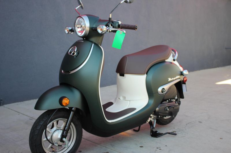 2024 Honda Metropolitan Image 3