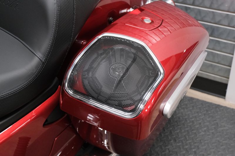 NEW 2025 INDIAN MOTORCYCLE CHALLENGER LIMITED Image 19