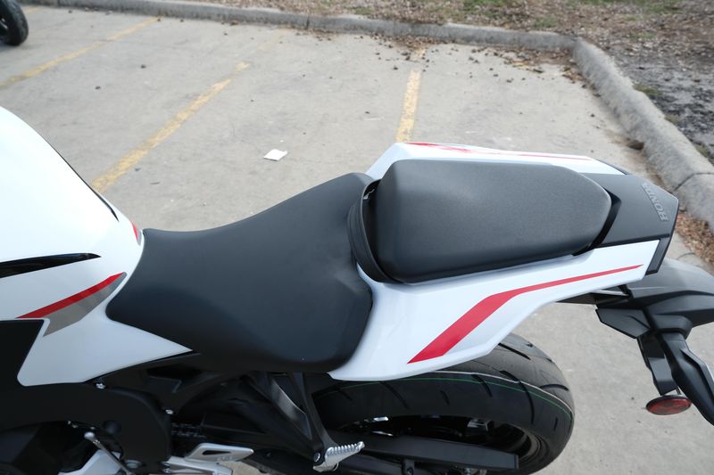 2025 HONDA CBR1000RR ABS PEARL WHITE in a PEARL WHITE exterior color. Family PowerSports (877) 886-1997 familypowersports.com 