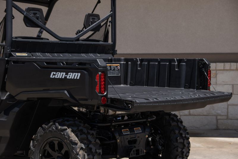 2025 Can-Am DEFENDER DPS HD9 STEALTH BLACKImage 17